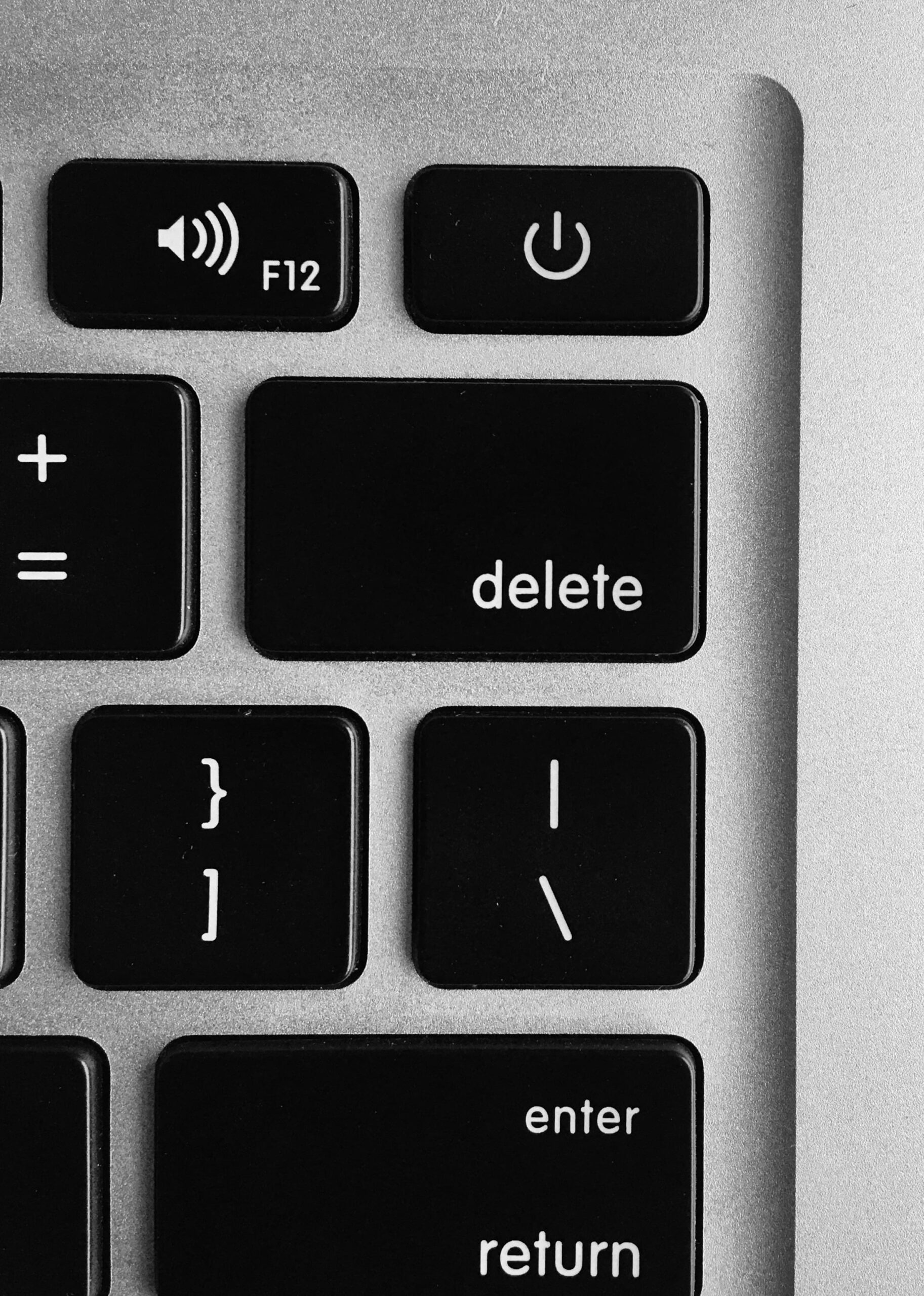 Funkcja-TRIM-z-dyskiem-SSD-a-usuniete-dane-delete-kosz.jpg