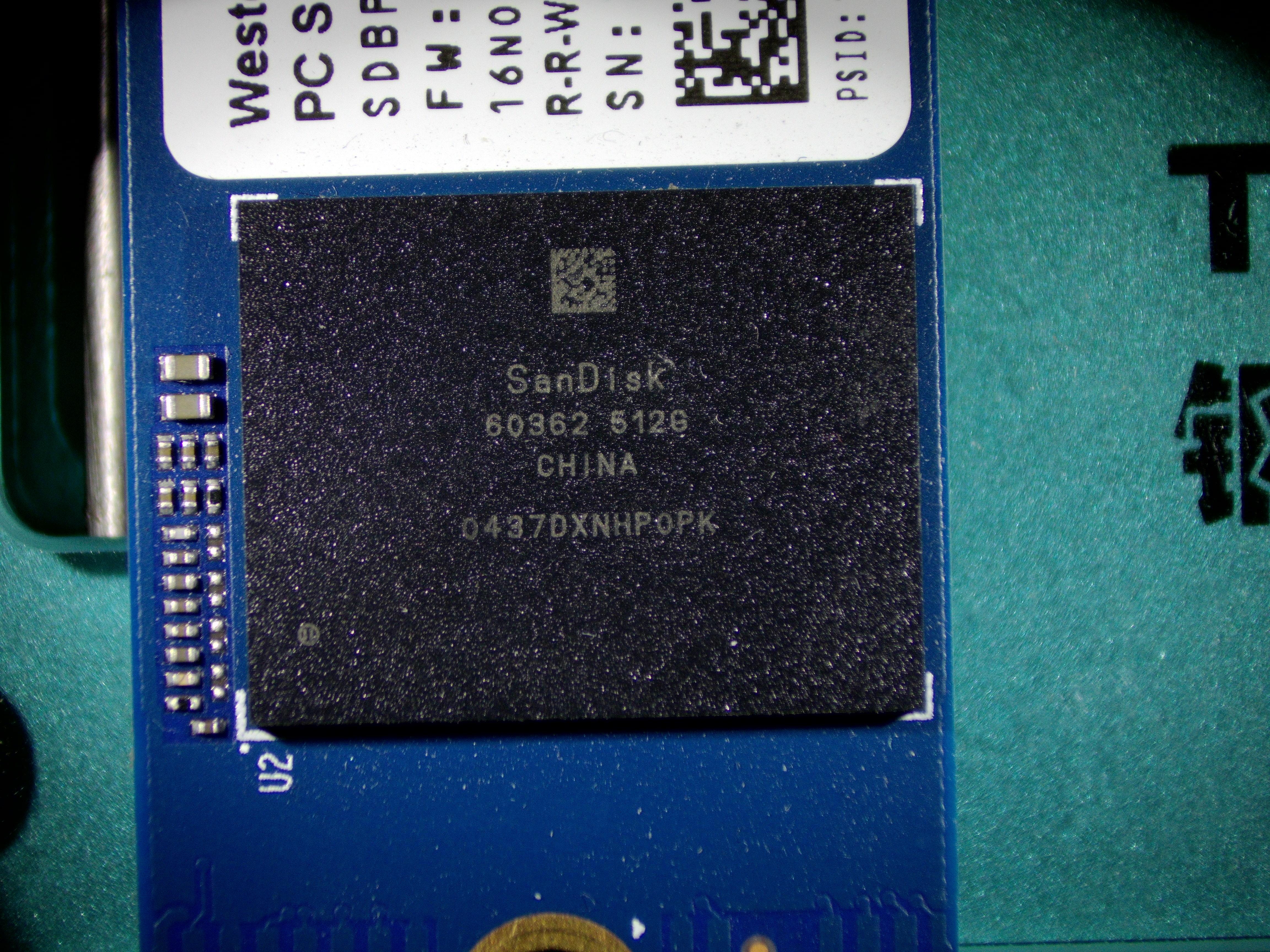 Kości NAND SanDisk BiCS4 60362-5126 512GB — widok z laboratorium Serwis Otako