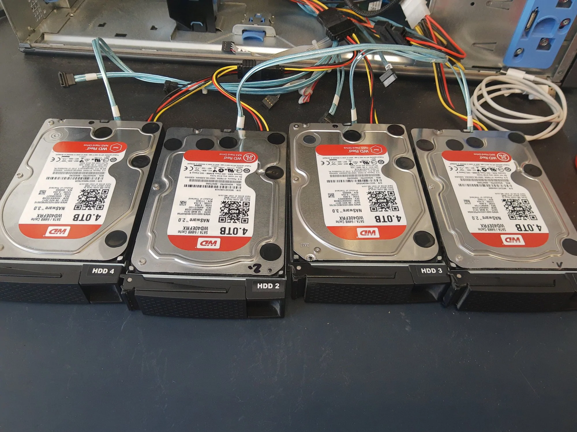 kopiowanie czterech dysków WD z macierzy raid