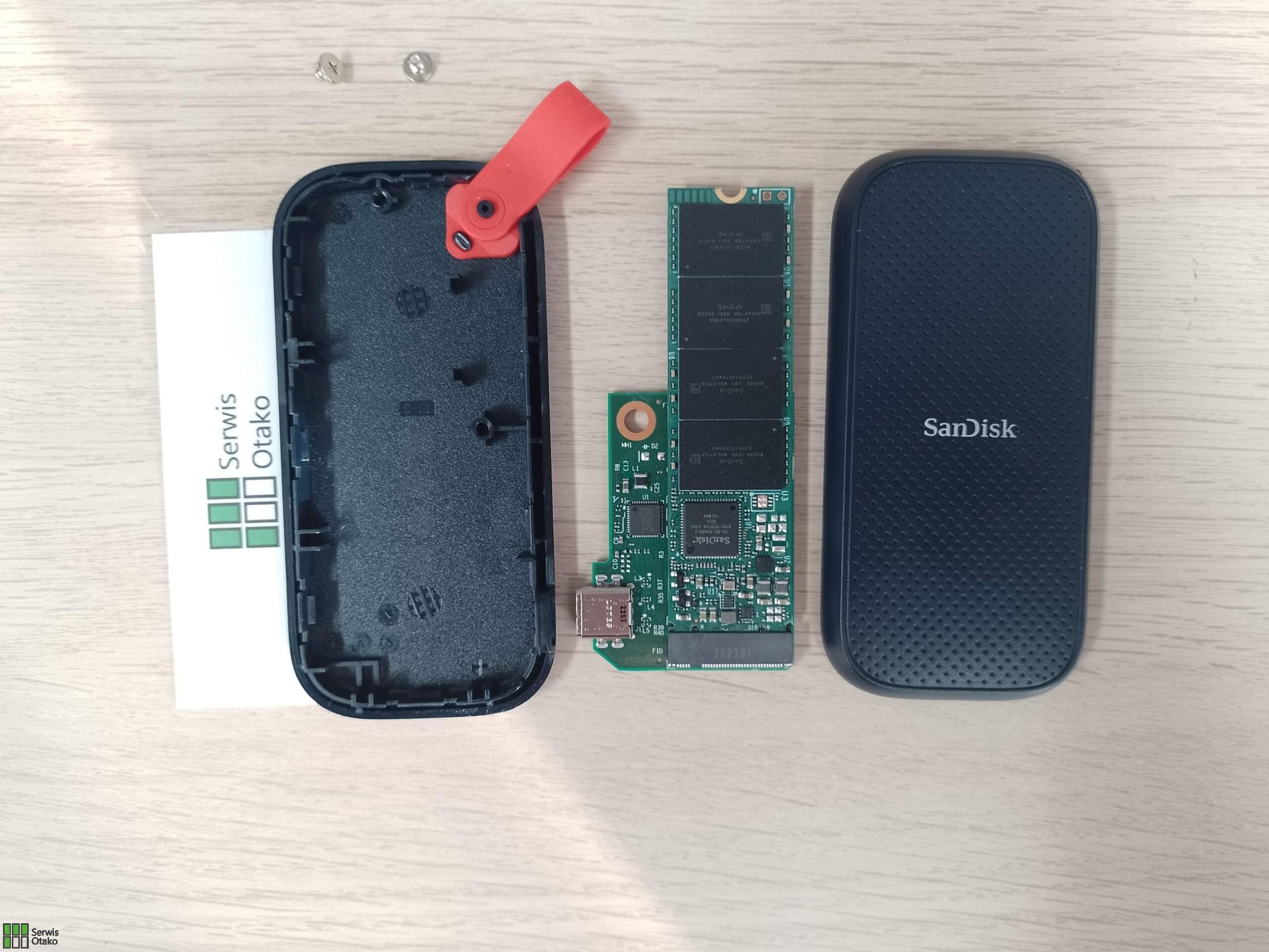 SanDisk Portable SSD Wyjęty dysk z kieszeni